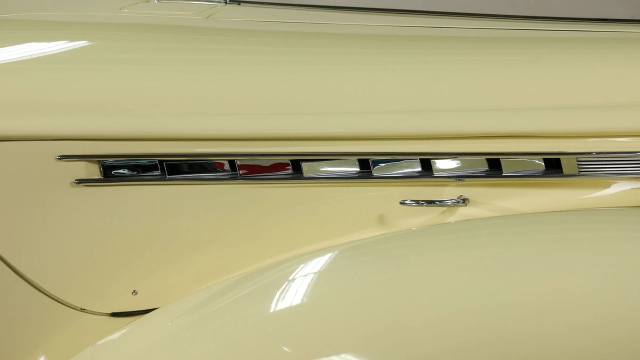 1939 Packard - Image 9 of 31