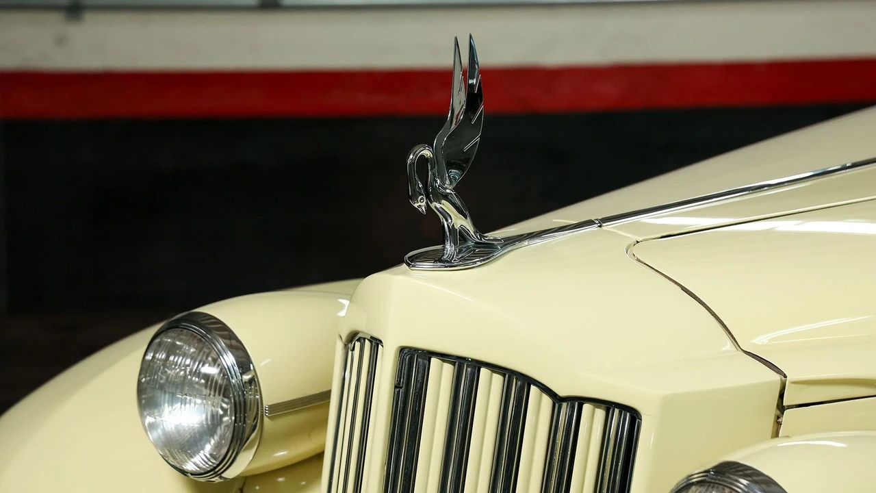 1939 Packard - Image 7 of 31