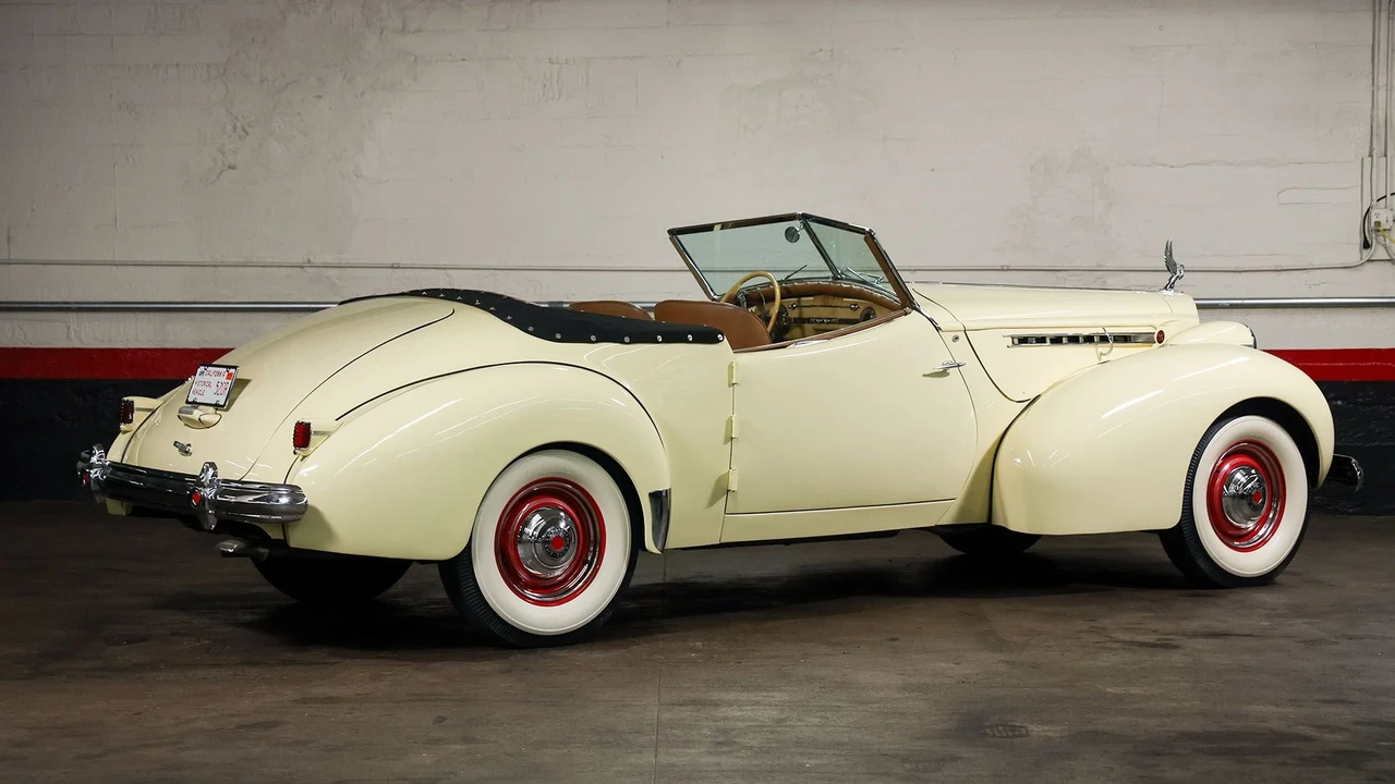 1939 Packard - Image 2 of 31