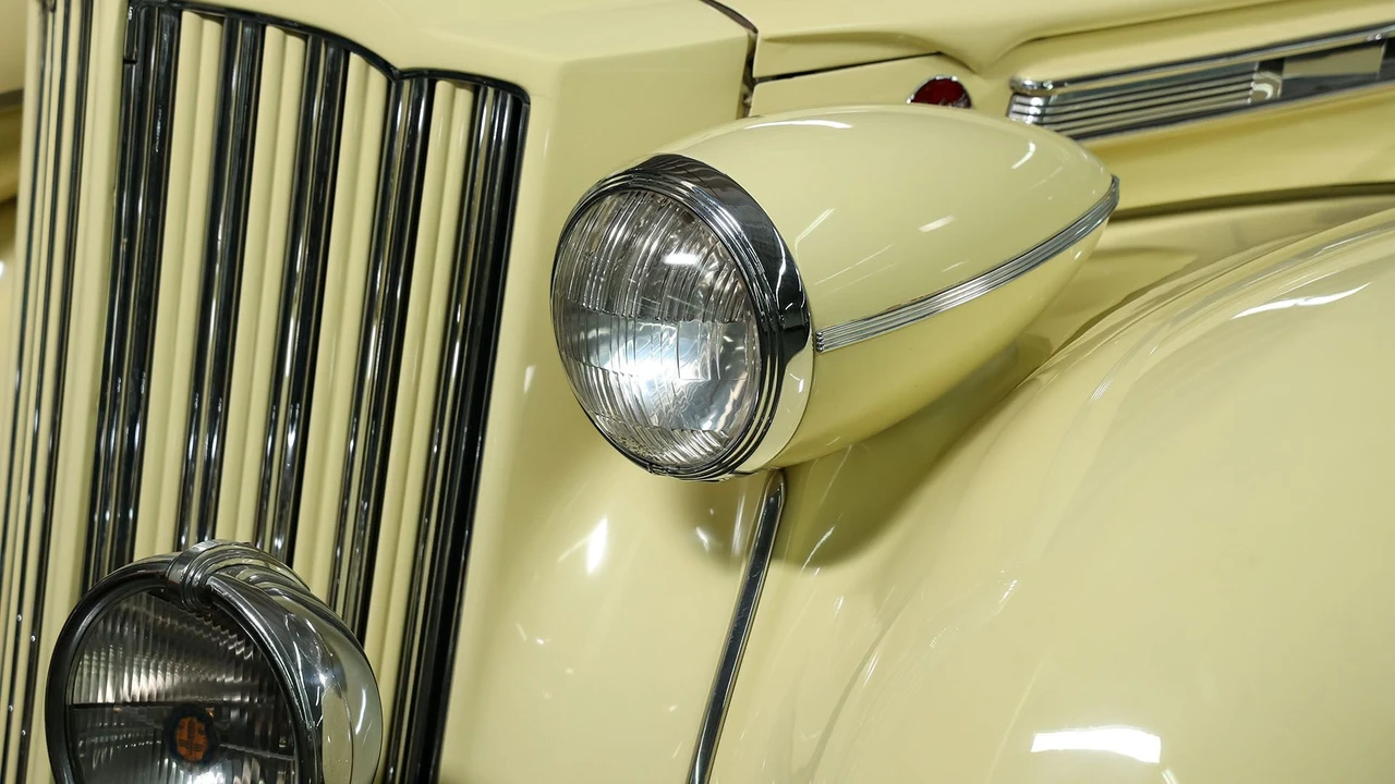 1939 Packard - Image 8 of 31