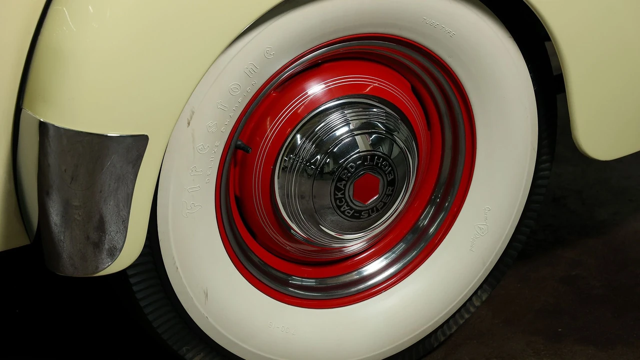 1939 Packard - Image 18 of 31