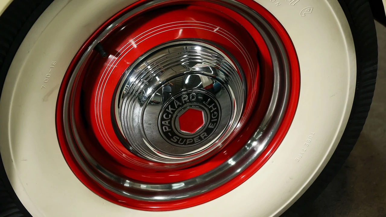 1939 Packard - Image 23 of 31