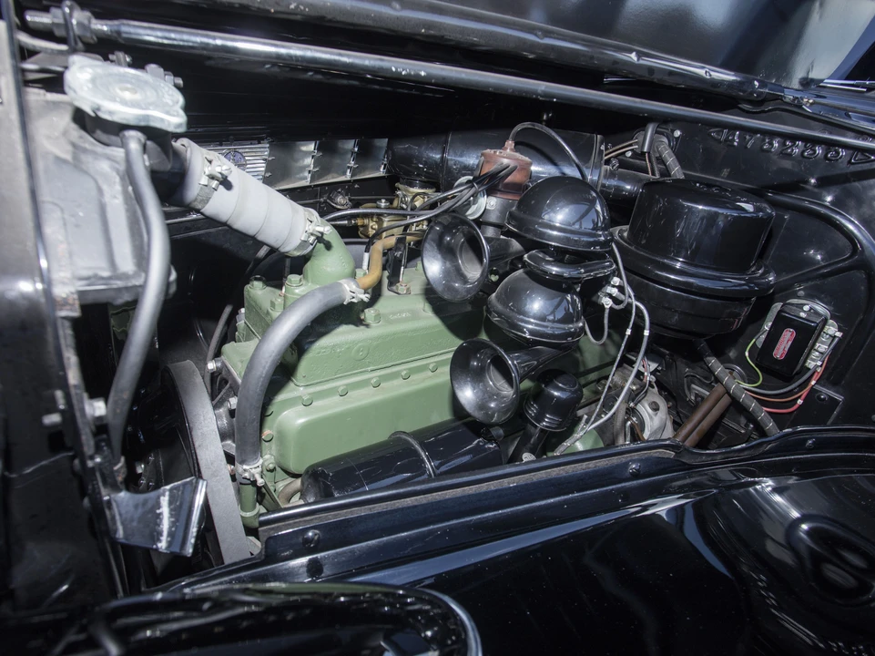 1939 Packard Eight - Image 9 of 31