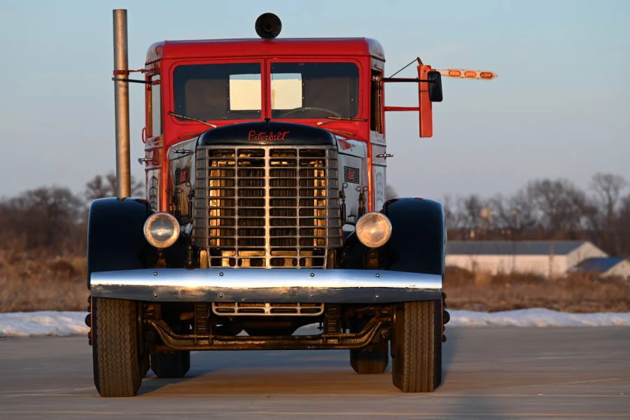 1939 Peterbilt - Image 4 of 8