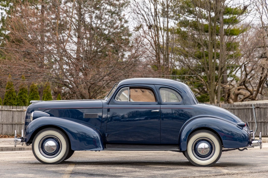 1939 Pontiac - Image 2 of 31