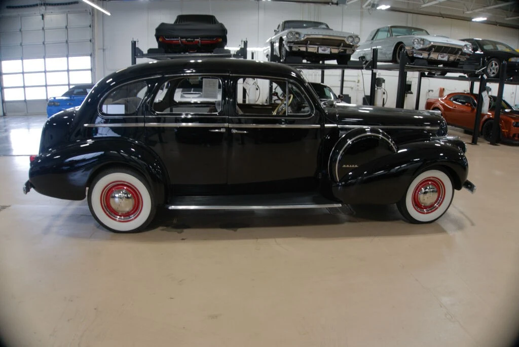 1940 Buick Roadmaster - Image 7 of 12