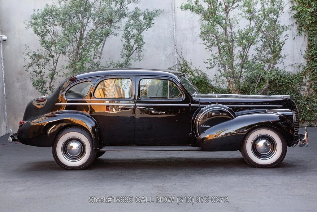 1940 Buick Roadmaster - Image 4 of 12