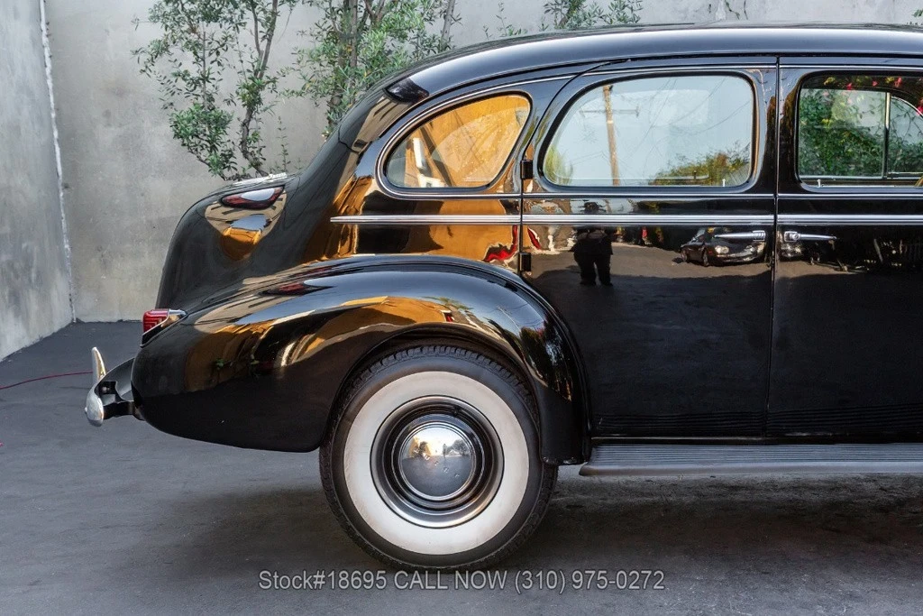1940 Buick Roadmaster - Image 11 of 12