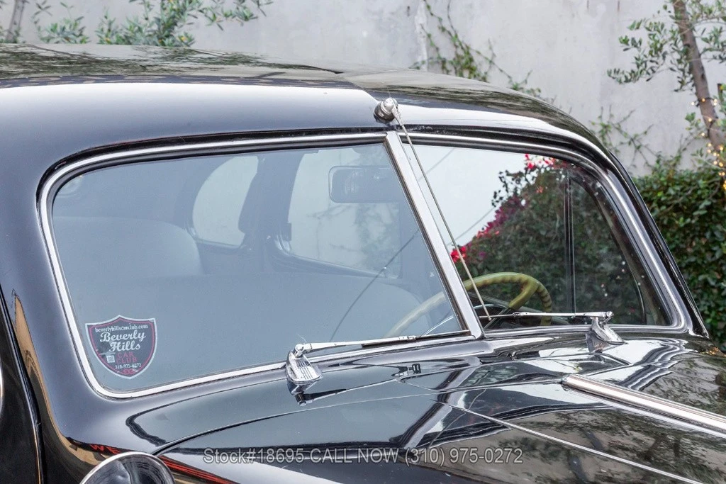 1940 Buick Roadmaster - Image 9 of 12