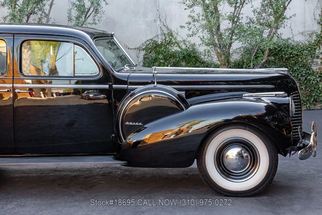 1940 Buick Roadmaster - Image 10 of 12