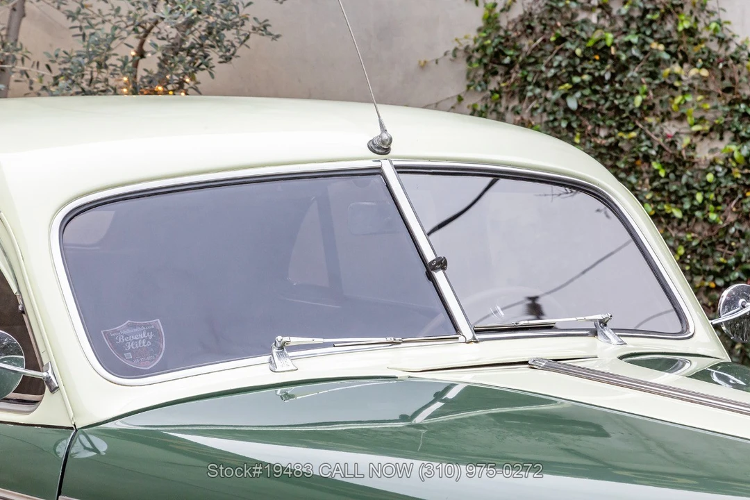 1940 Buick Roadmaster - Image 10 of 31