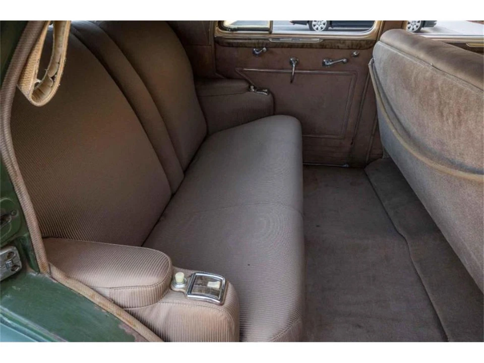 1940 Buick Roadmaster - Image 9 of 10