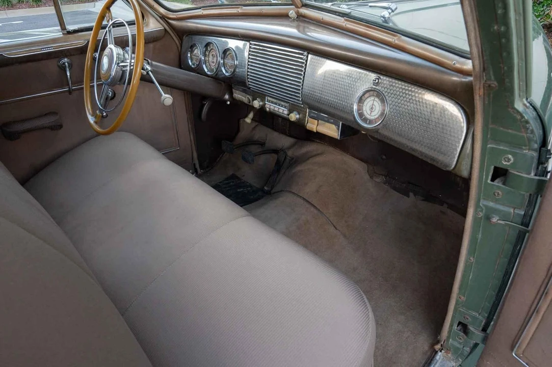 1940 Buick Roadmaster - Image 16 of 21