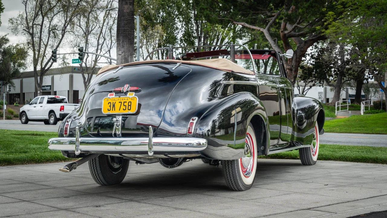 1940 Buick Super - Image 12 of 31