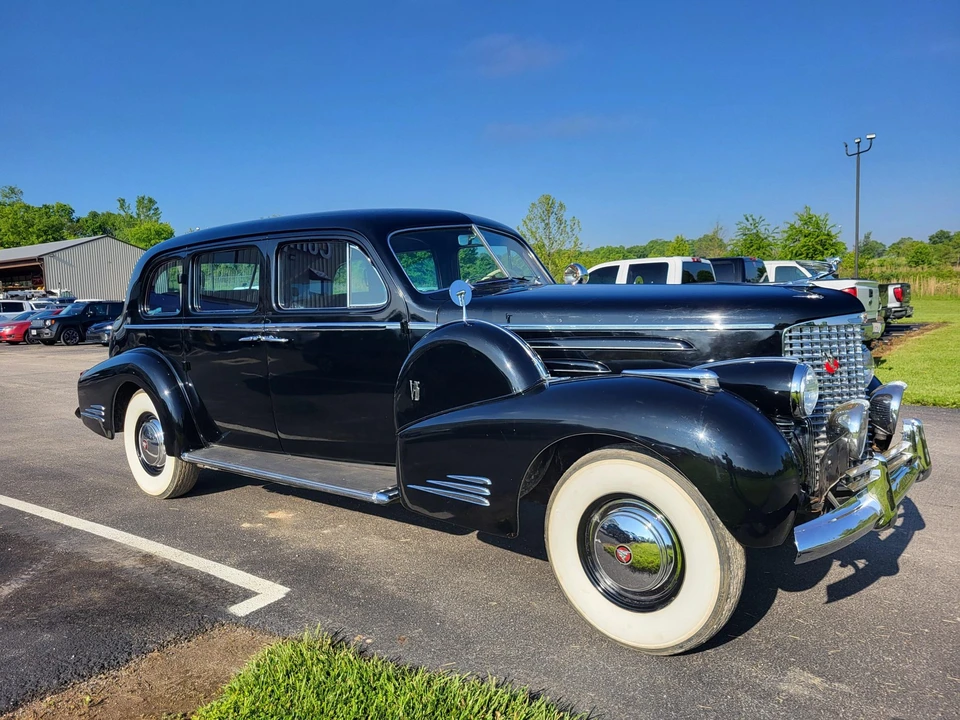 1940 Cadillac Series 70 & 75 - Image 2 of 31