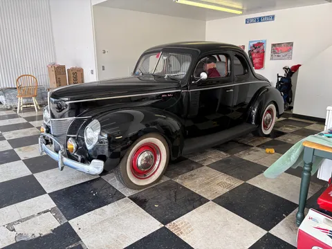 1940 Ford Deluxe 2 Door
