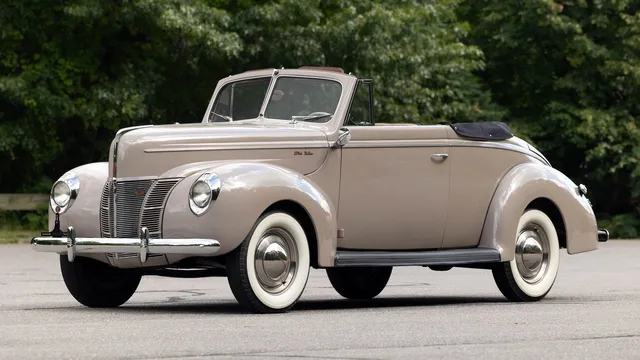 1940 Ford V8 De Luxe Convertible Club Coupe
