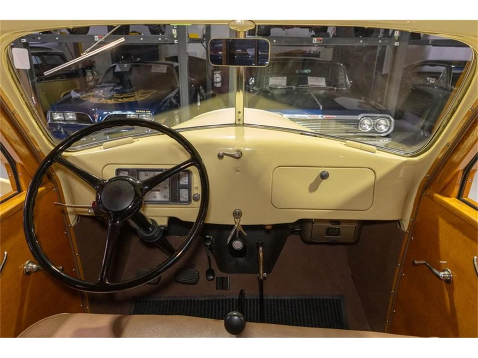 1940 International - Image 3 of 31
