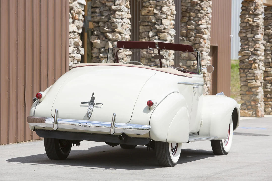 1940 LaSalle Series 50 - Image 2 of 31