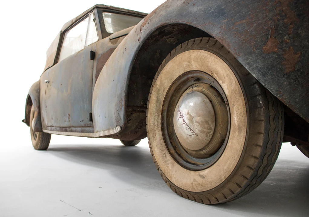 1940 Lincoln Continental 1st Gen - Image 2 of 17