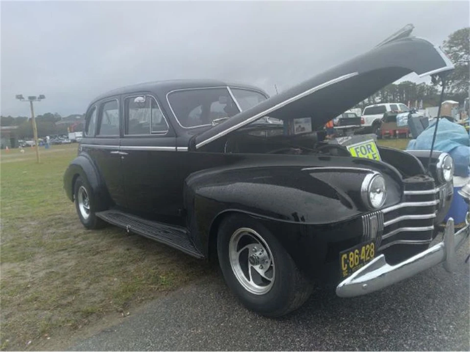 1940 Oldsmobile 98 - Image 2 of 10