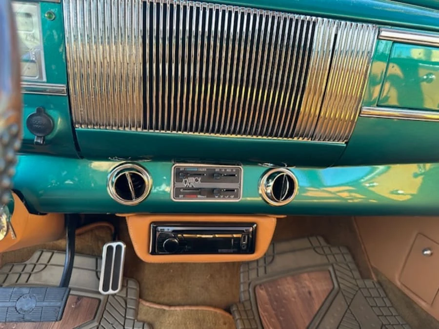 1940 Oldsmobile 98 - Image 13 of 14