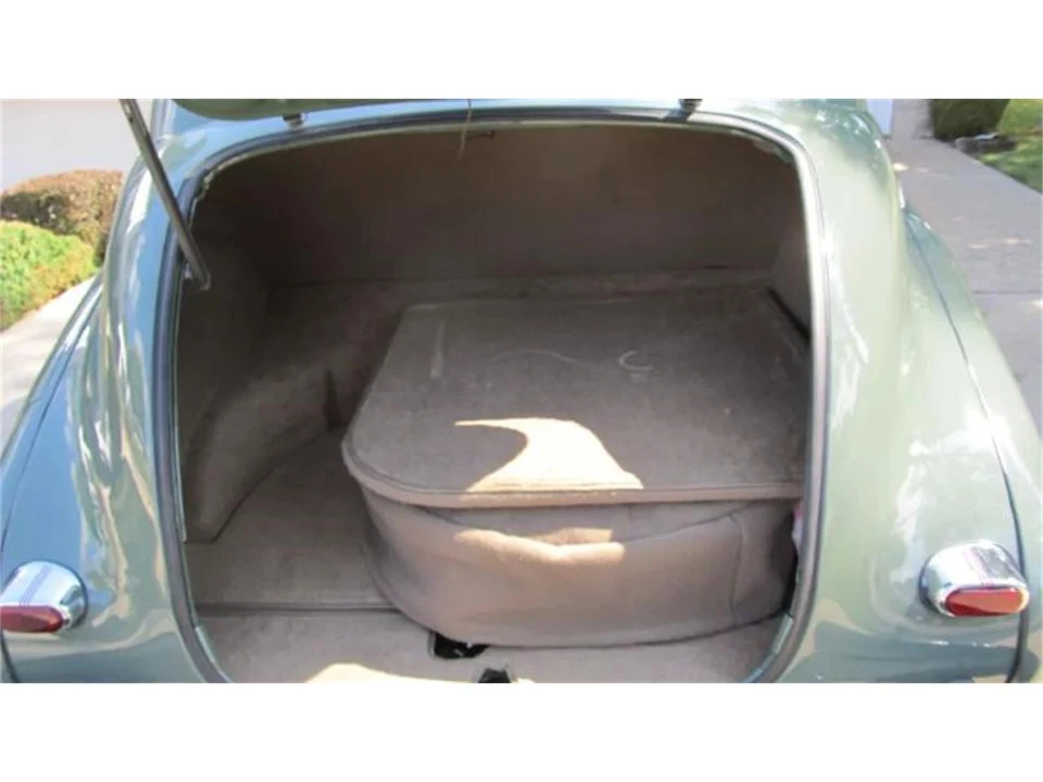 1940 Oldsmobile Custom Cruiser - Image 7 of 9