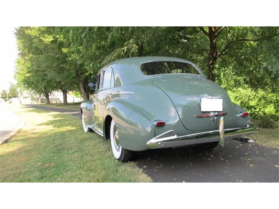 1940 Oldsmobile Custom Cruiser - Image 2 of 9