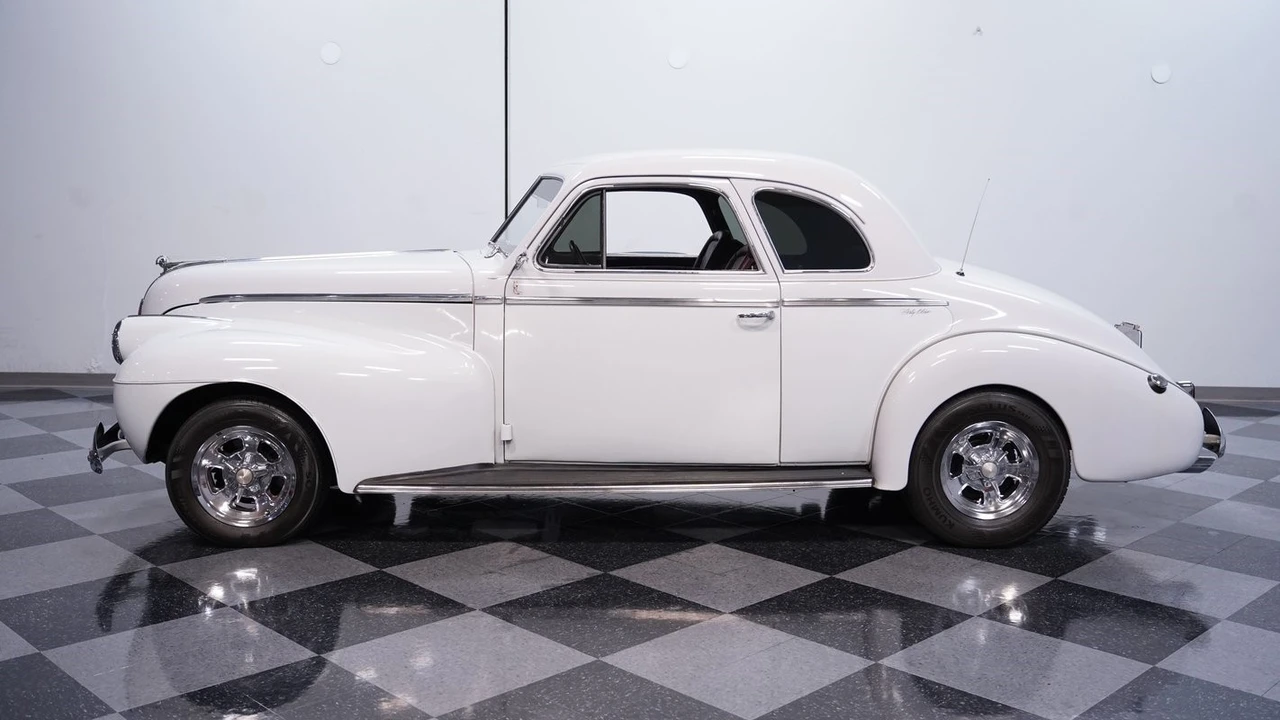 1940 Oldsmobile - Image 3 of 21