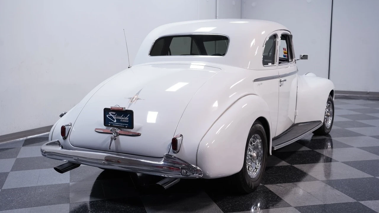 1940 Oldsmobile - Image 10 of 21