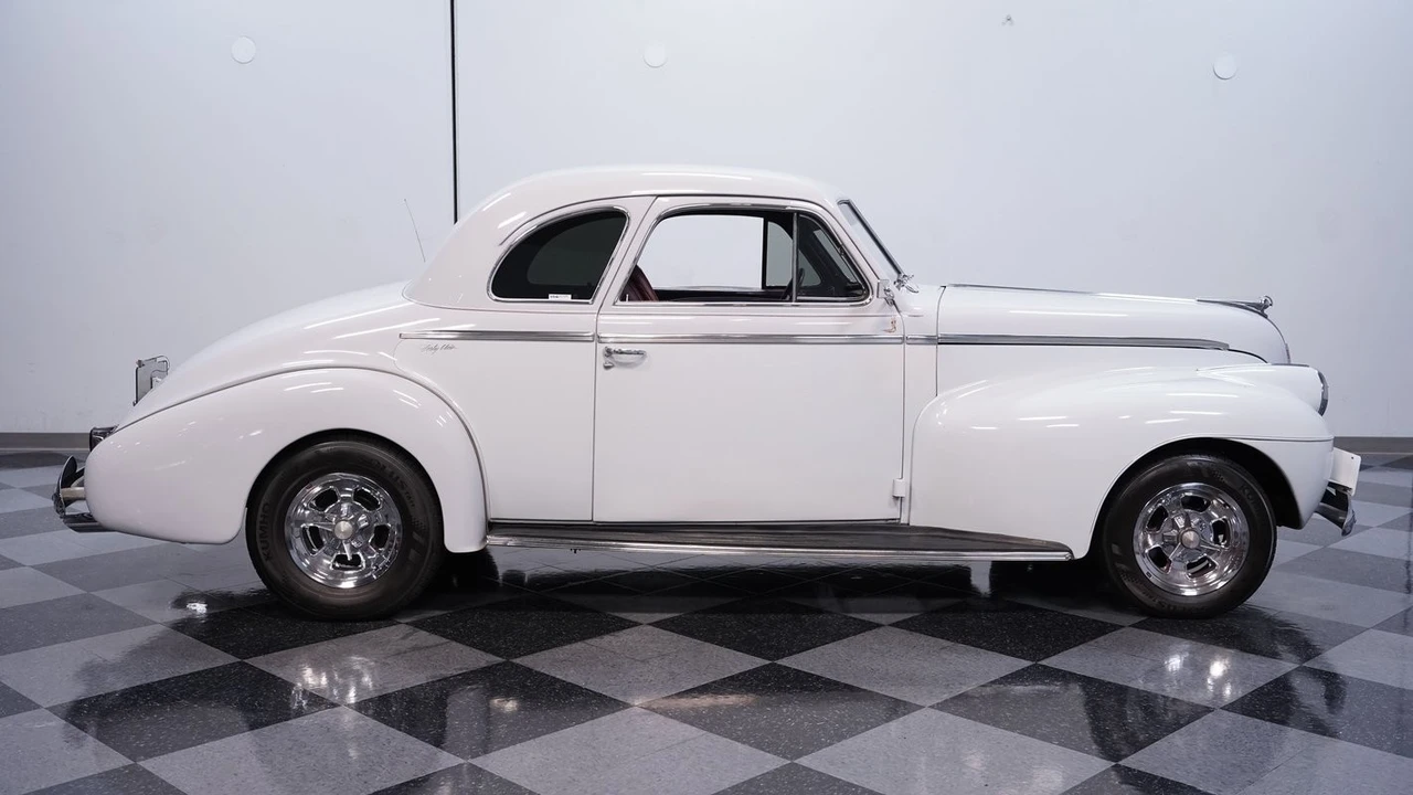 1940 Oldsmobile 98 - Image 11 of 12