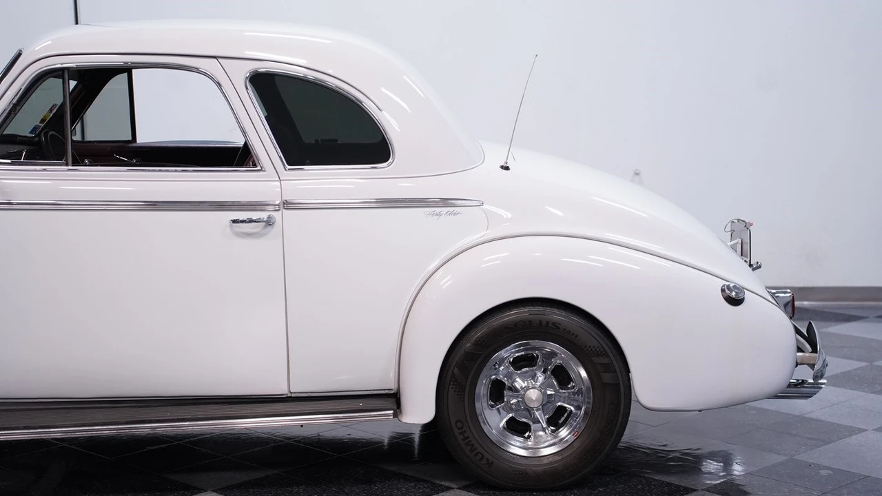 1940 Oldsmobile - Image 20 of 21