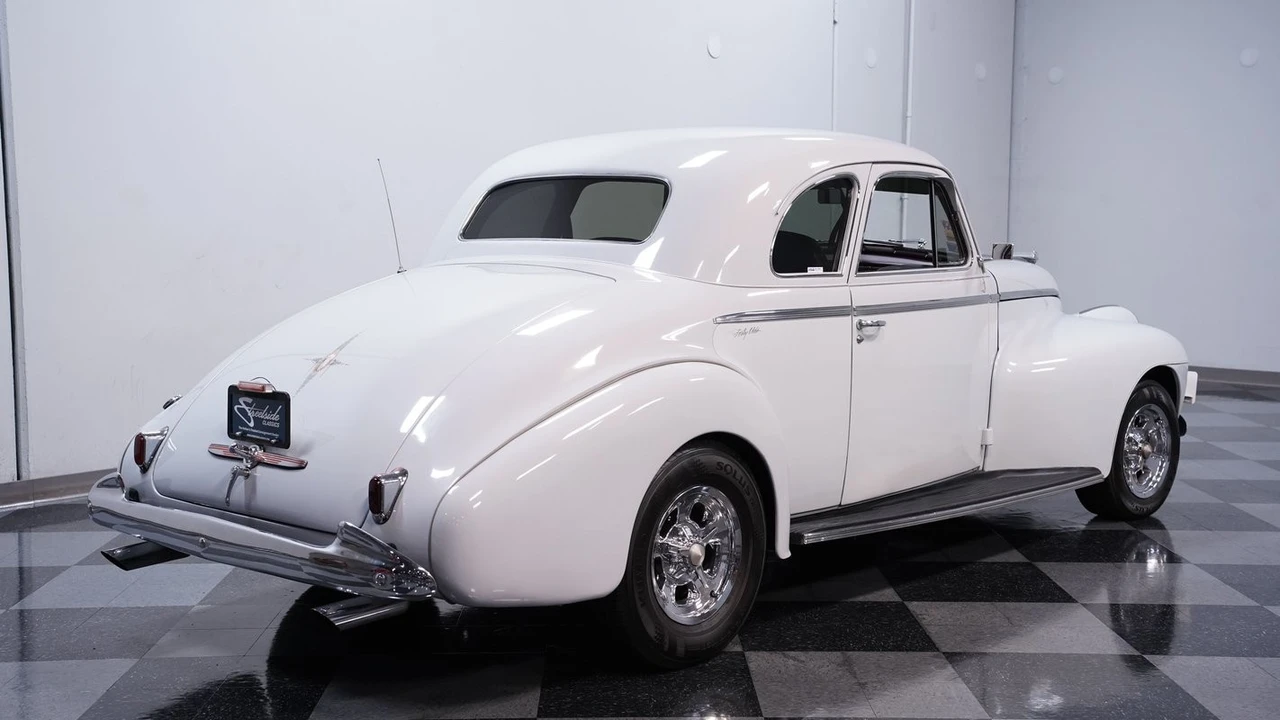 1940 Oldsmobile 98 - Image 10 of 12
