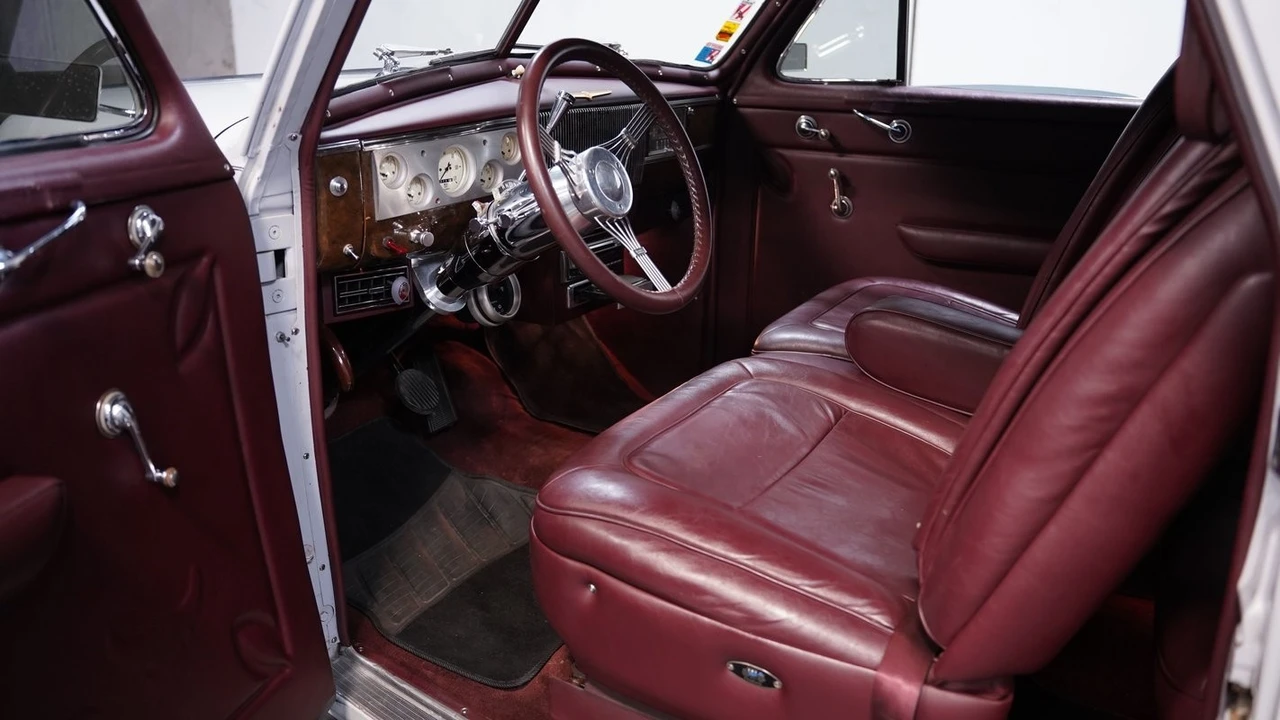 1940 Oldsmobile - Image 5 of 21