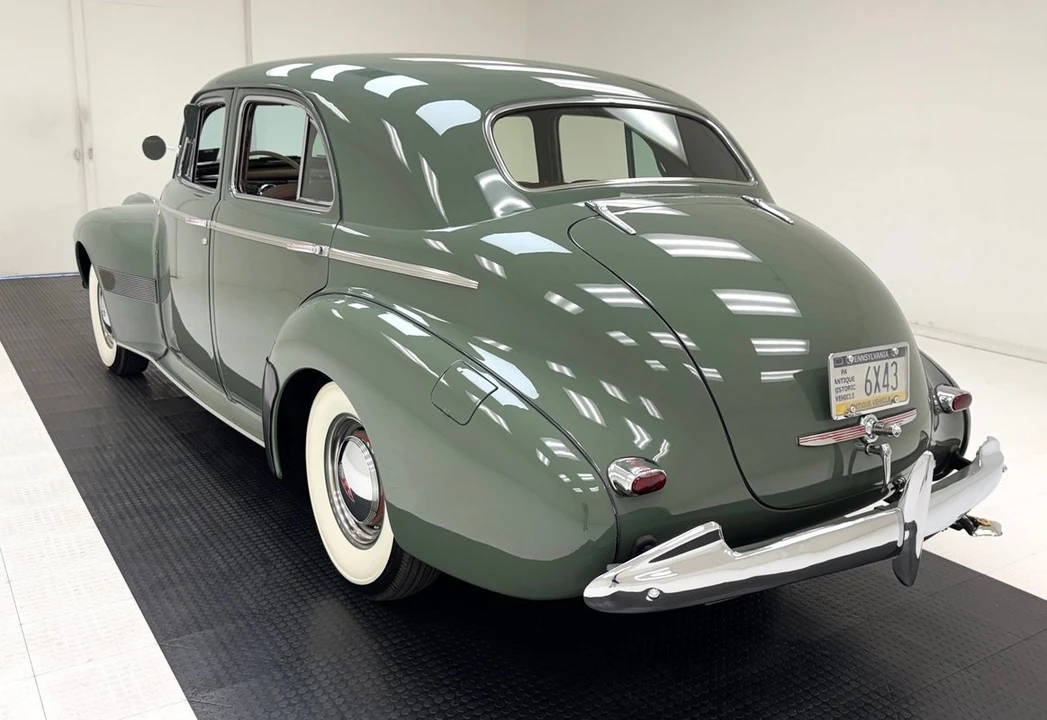 1940 Oldsmobile Custom Cruiser - Image 3 of 31
