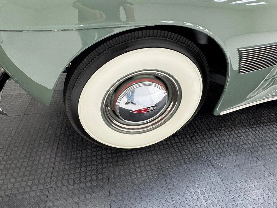1940 Oldsmobile Custom Cruiser - Image 13 of 31