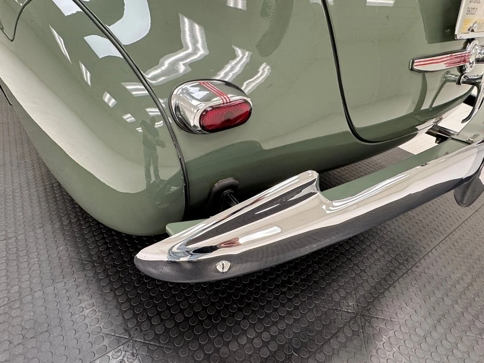 1940 Oldsmobile Custom Cruiser - Image 22 of 31