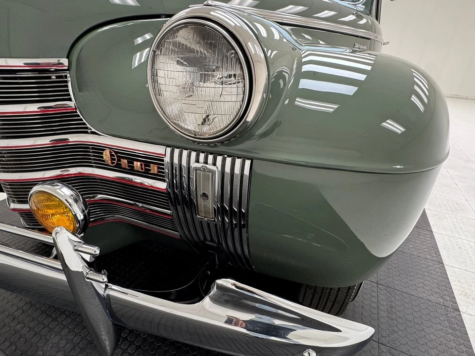 1940 Oldsmobile Custom Cruiser - Image 12 of 31