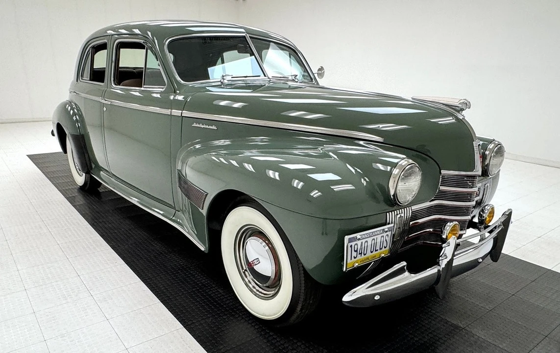 1940 Oldsmobile Custom Cruiser - Image 7 of 31
