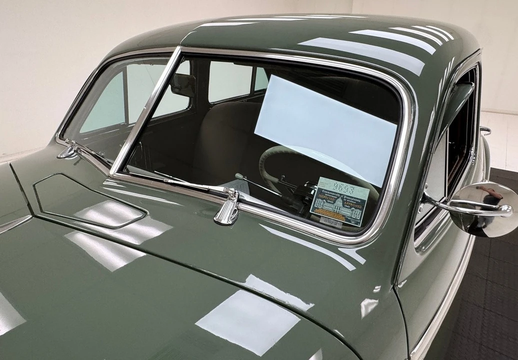 1940 Oldsmobile Custom Cruiser - Image 16 of 31
