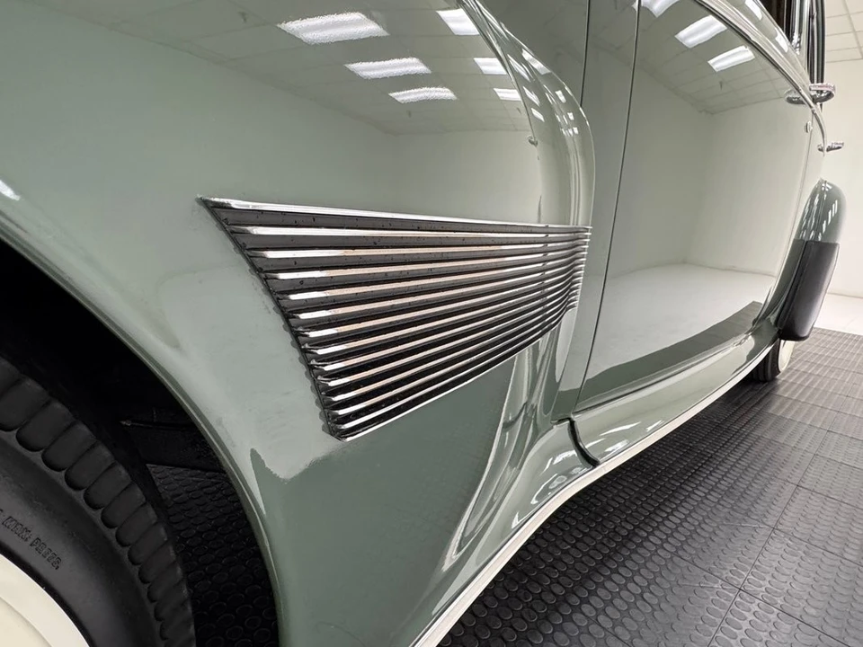1940 Oldsmobile Custom Cruiser - Image 14 of 31