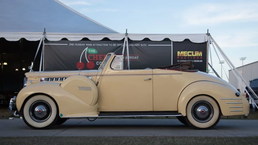 1940 Packard Eight - Image 2 of 8