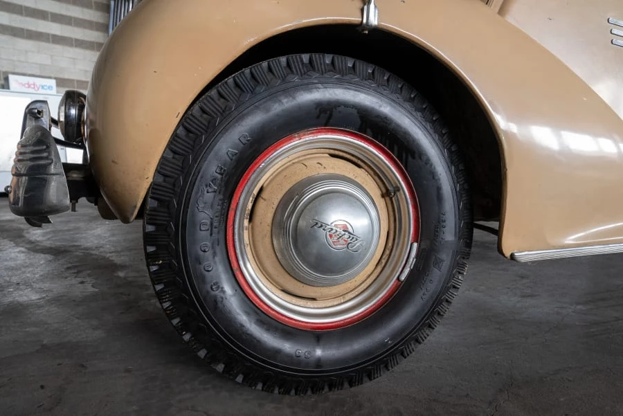 1940 Packard Eight - Image 5 of 31