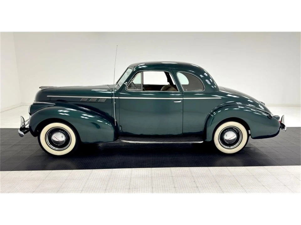 1940 Pontiac - Image 2 of 31