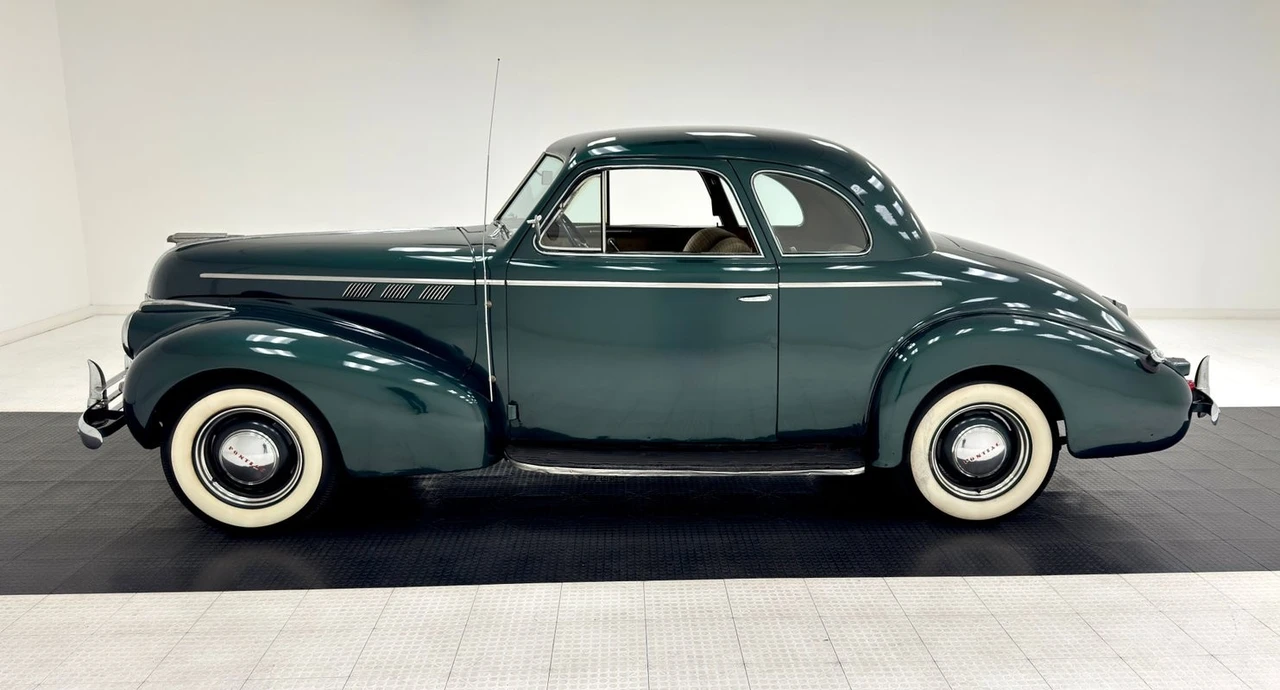 1940 Pontiac - Image 2 of 31
