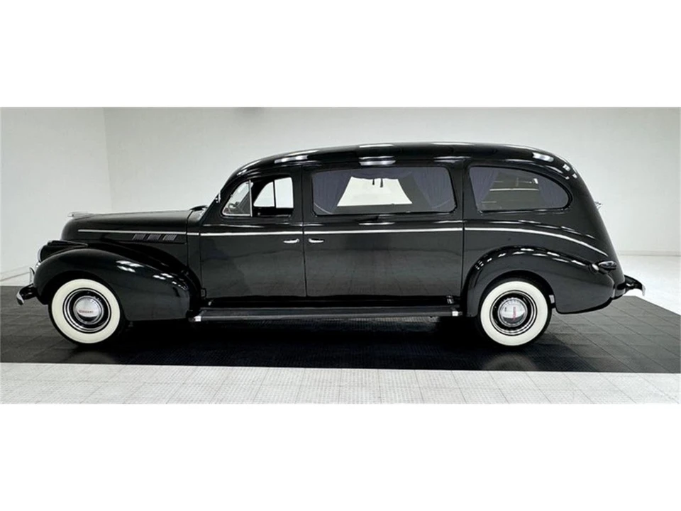 1940 Pontiac - Image 2 of 31
