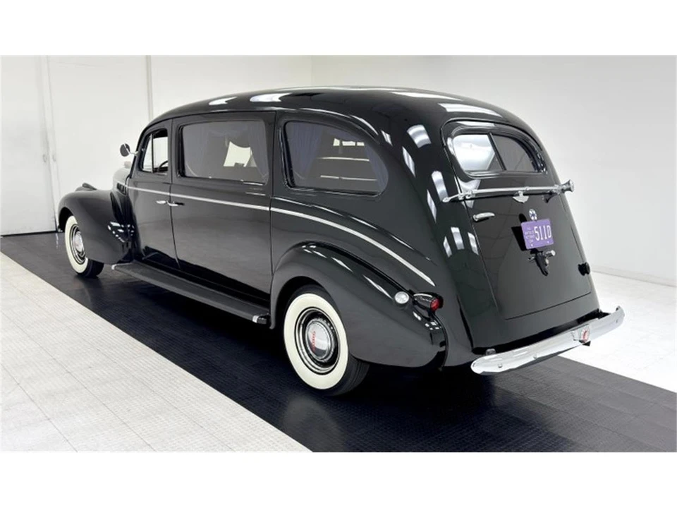 1940 Pontiac - Image 3 of 31