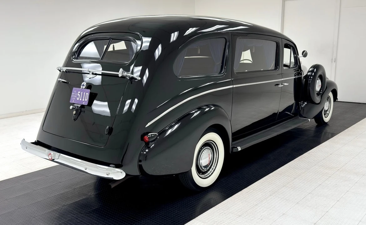 1940 Pontiac - Image 5 of 31