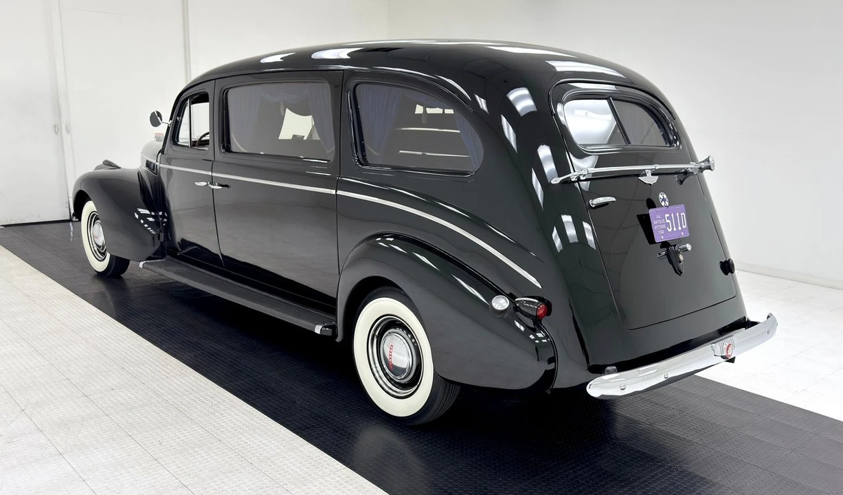 1940 Pontiac - Image 3 of 31