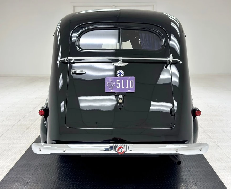 1940 Pontiac - Image 4 of 31